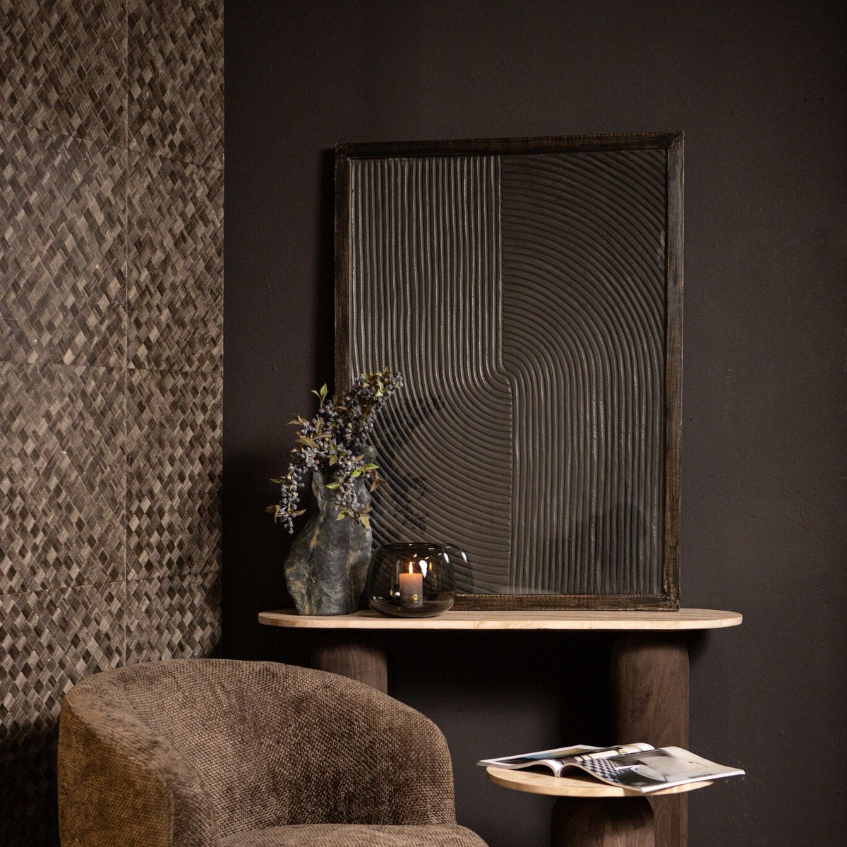 Wandpaneel Elasah Lijnpatroon van PTMD in een interieur, zwart MDF hout met lijnpatroon in de ruimte
