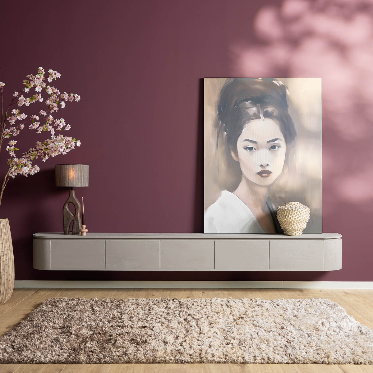 Zwevend TV-meubel Excellent Taupe 280cm van Starfurn zwevend aan de muur in een sfeervolle woonkamer
