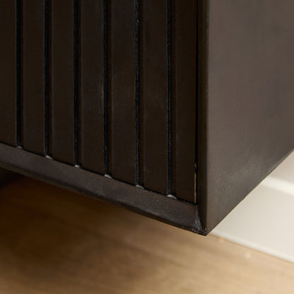 Madison tv meubel zwart 160 cm schuin van voren, zwevend aan de muur gemonteerd